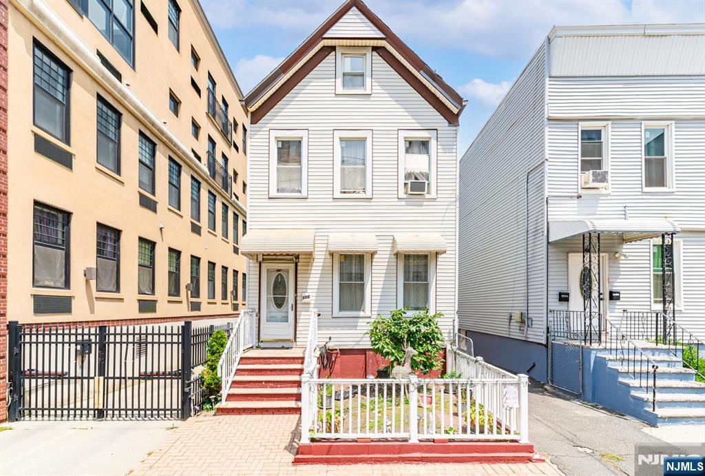 186 Culver Avenue