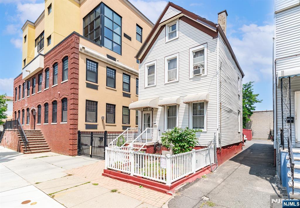 186 Culver Avenue