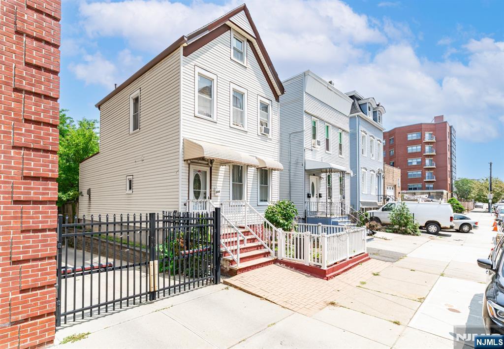 186 Culver Avenue