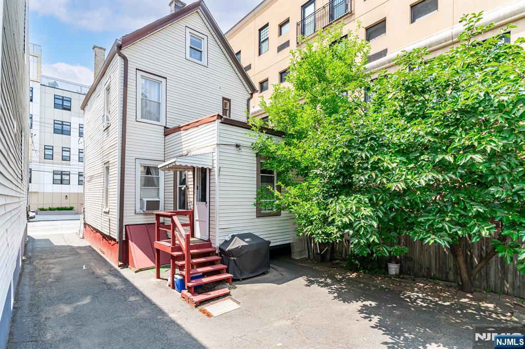 186 Culver Avenue