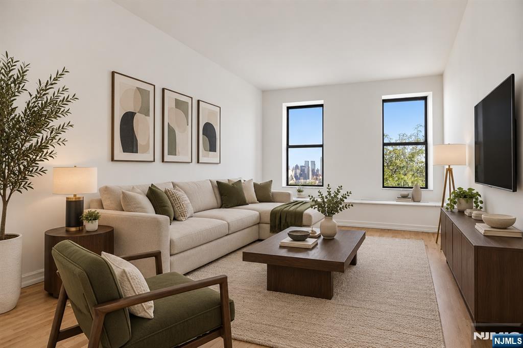 849 Boulevard 4D - Photo 1