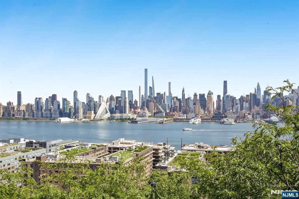 849 Boulevard 4D - Photo 2