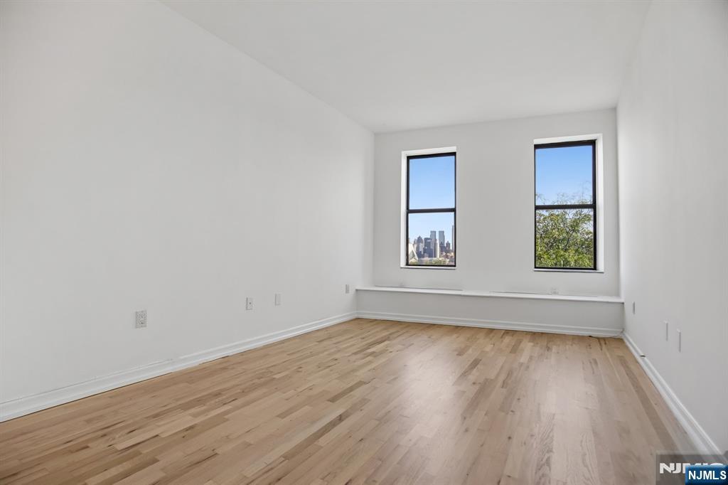 849 Boulevard 4D - Photo 3