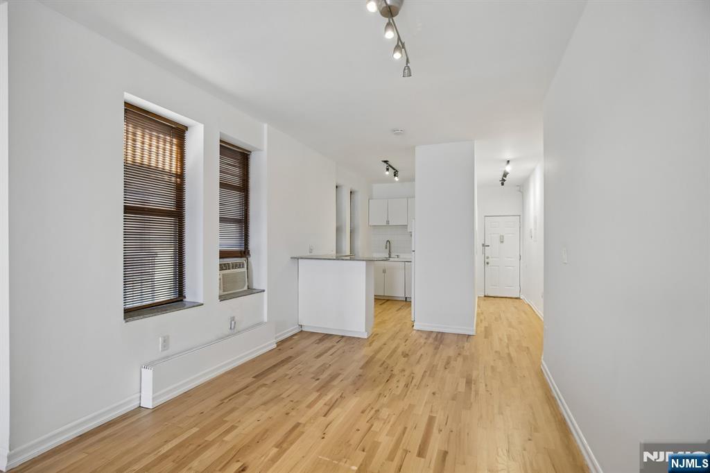 849 Boulevard 4D - Photo 5
