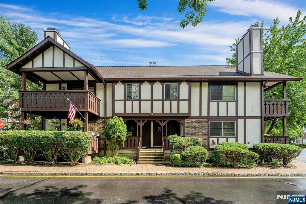 3404 Whittier Ct, Mahwah, NJ 07430