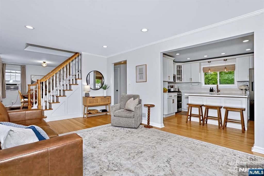 264 Lincoln Boulevard - Photo 1