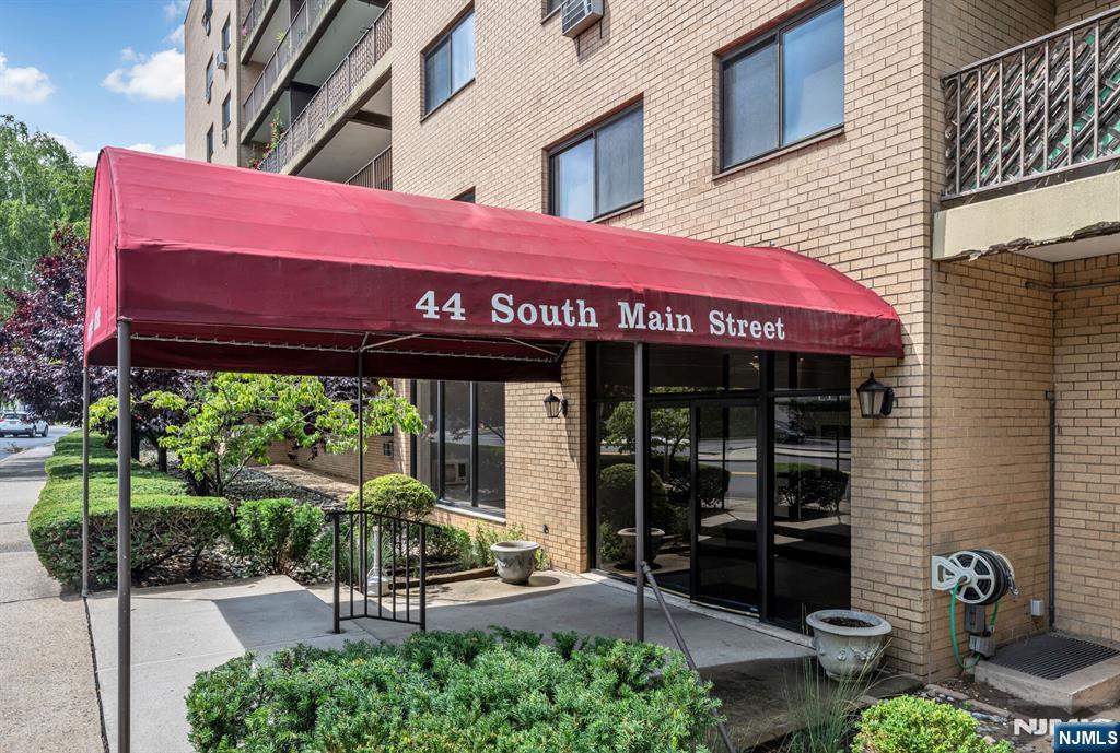 44 S Main St #6J, Lodi, NJ 07644