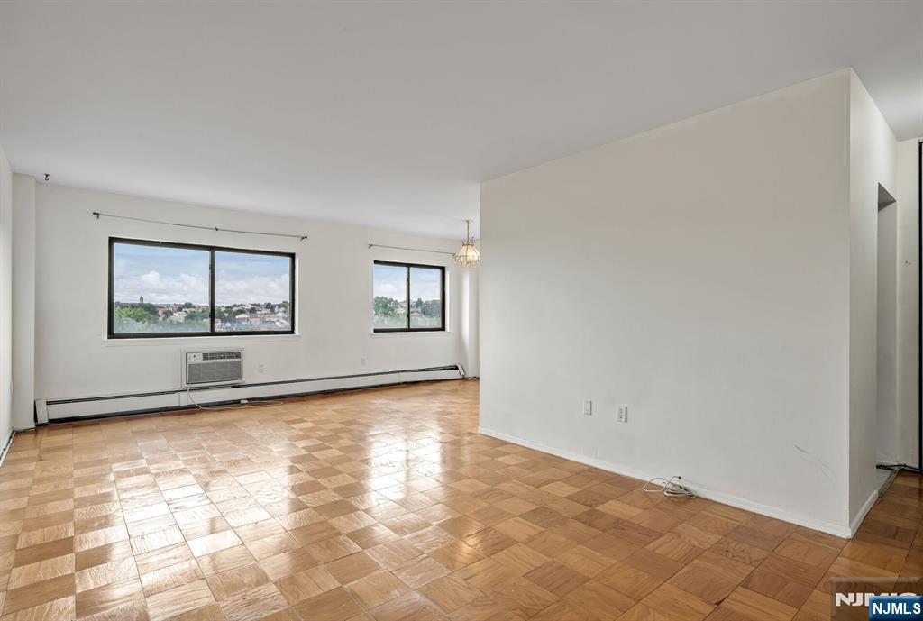 44 S Main Street 6J