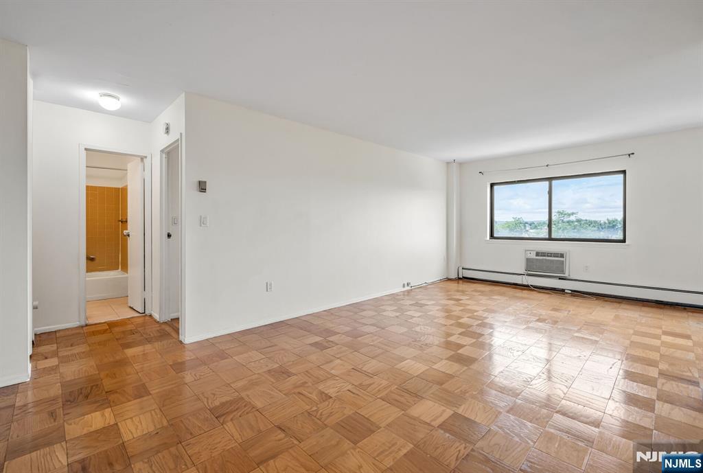 44 S Main St #6J, Lodi, NJ 07644