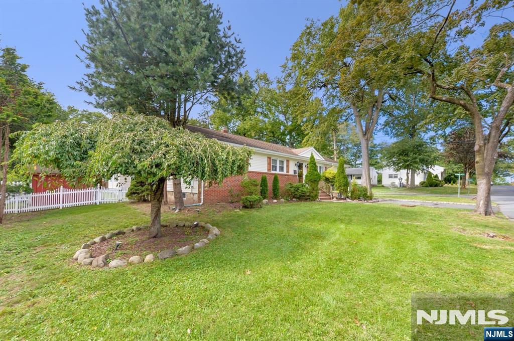 841 Martin Avenue - Photo 2