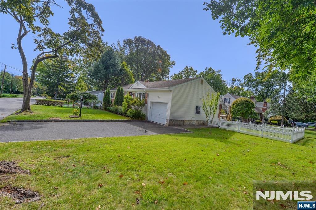 841 Martin Avenue - Photo 3