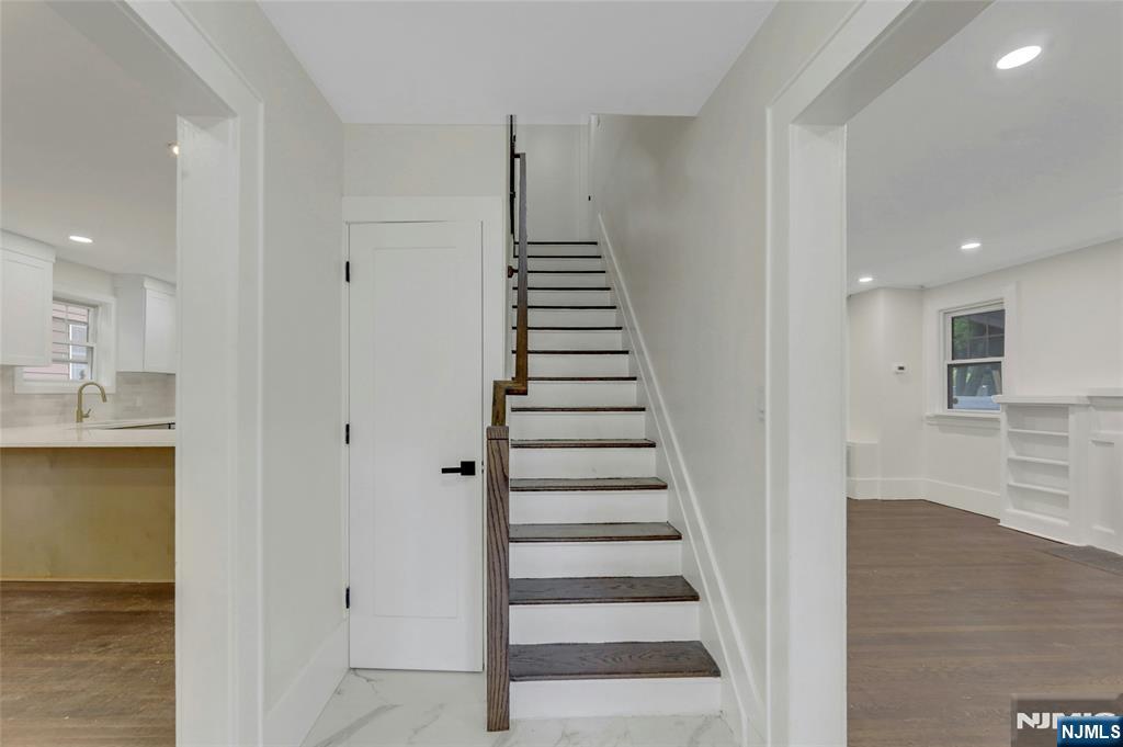 1087 Lambert Rd, Teaneck, NJ 07666