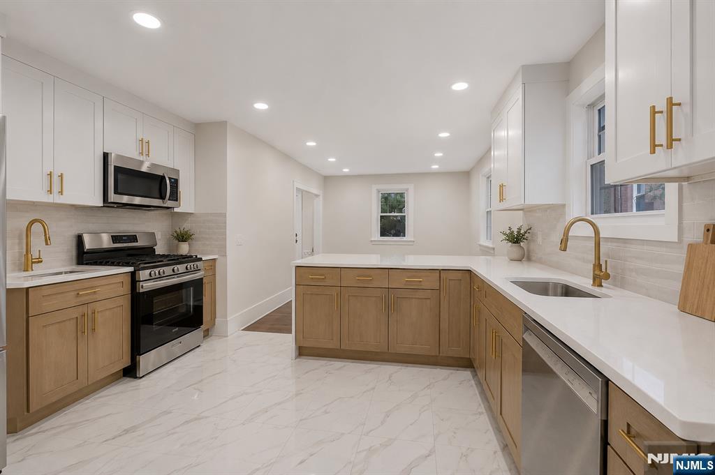 1087 Lambert Rd, Teaneck, NJ 07666