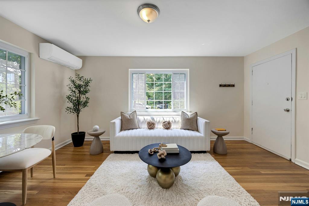 99 Tracey Place 3 - Photo 1