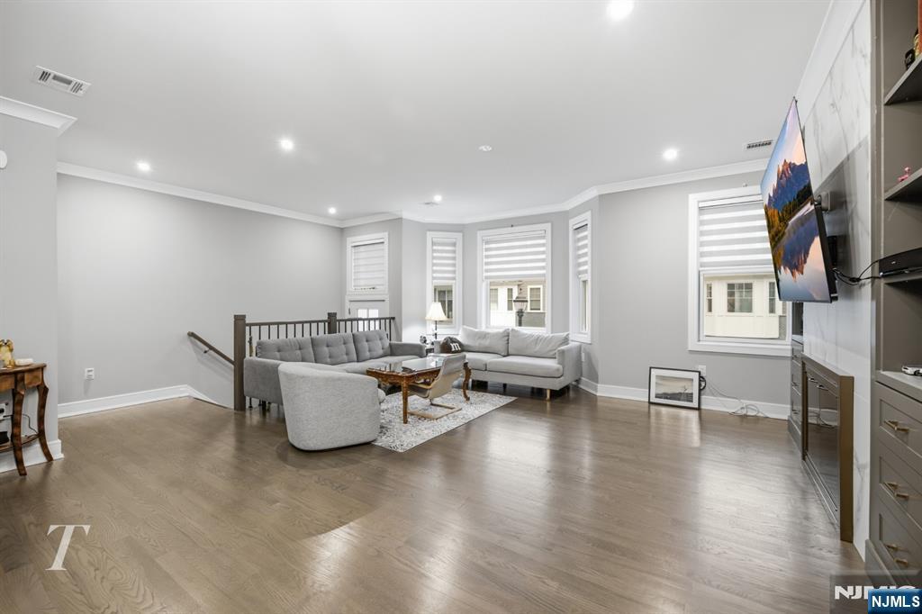 23 Legion Dr #103, Cresskill, NJ 07626