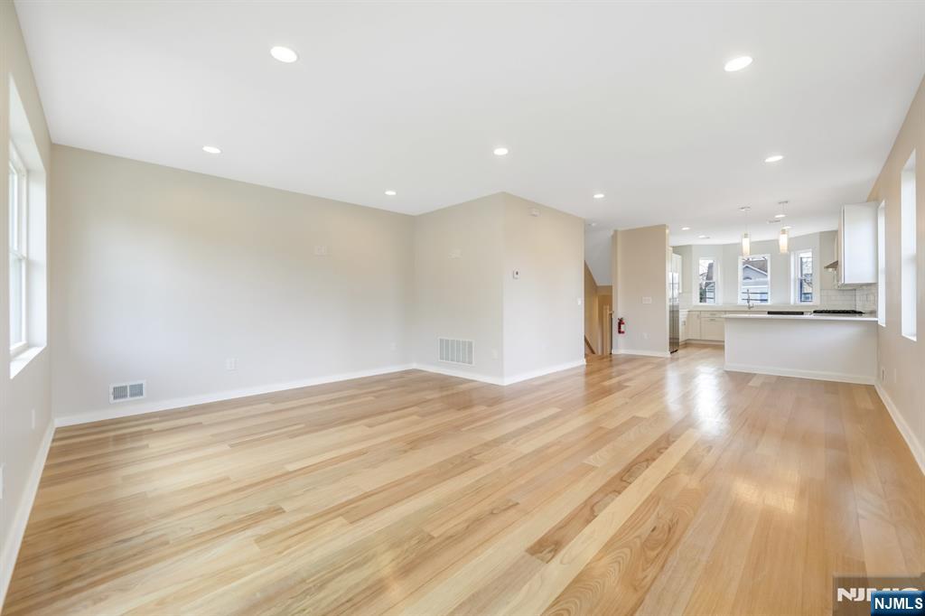 224 Kinderkamack Road UNIT A - Photo 3