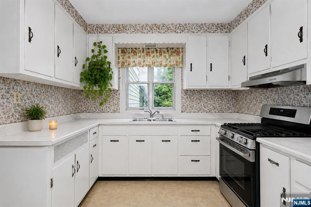 340 Saddle River Rd, Saddle Brook, NJ 07663