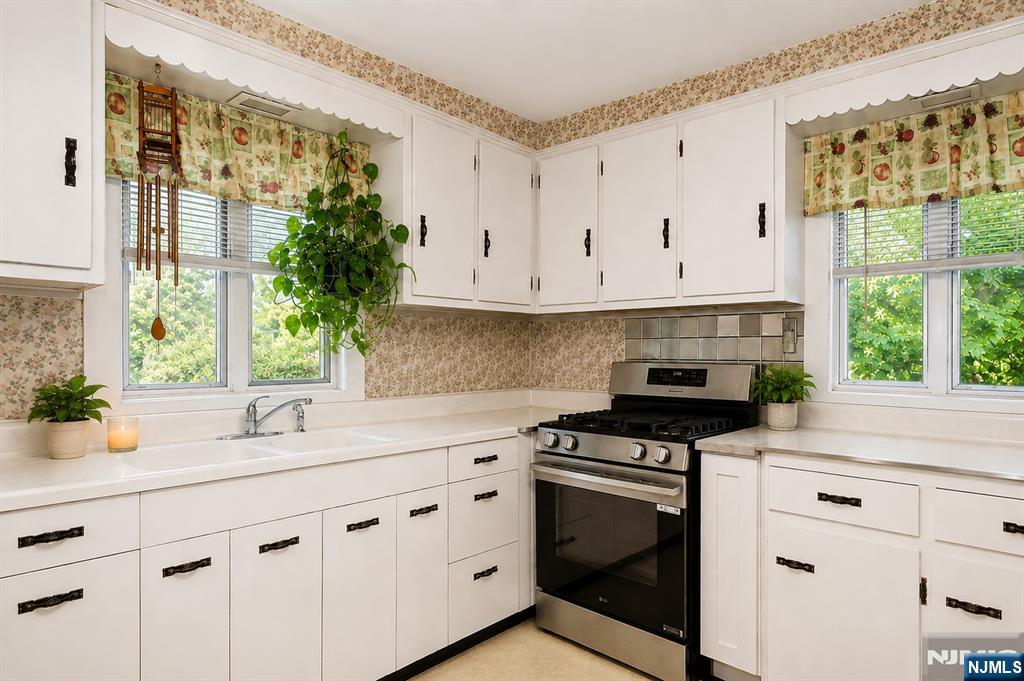 340 Saddle River Rd, Saddle Brook, NJ 07663