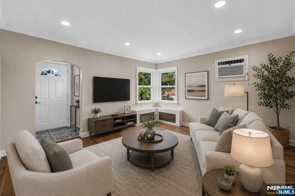 427 Kennedy Dr, Fairview, NJ 07022