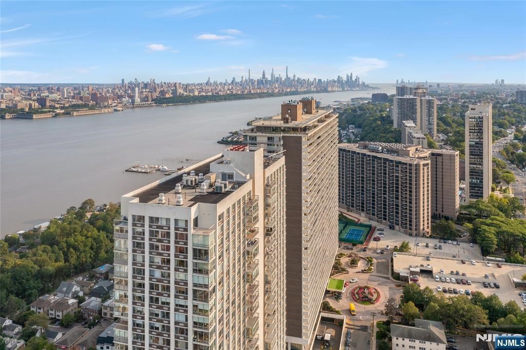 1600 Parker Avenue 5G - Photo 1