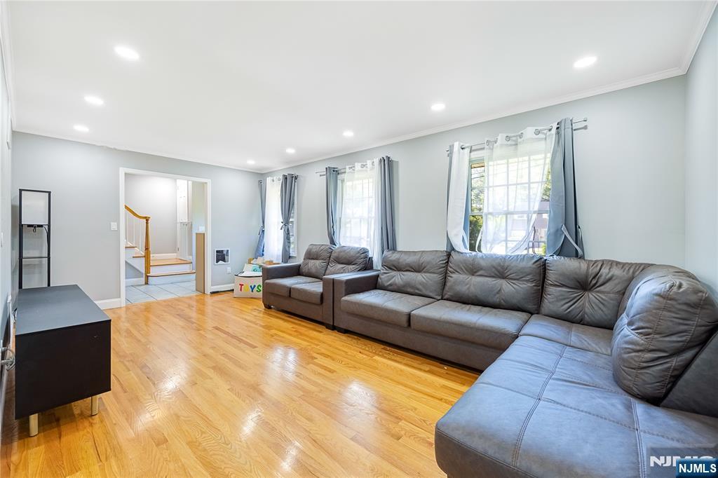 361 Walthery Avenue - Photo 3