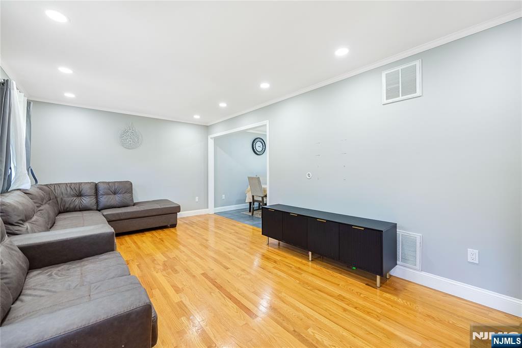 361 Walthery Avenue - Photo 4