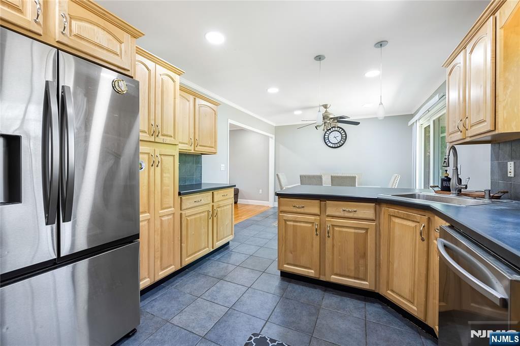 361 Walthery Avenue - Photo 5