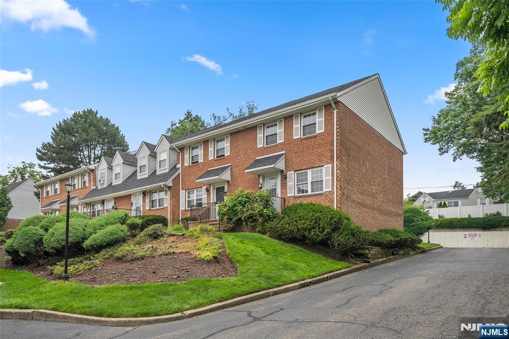 156 Parkview Dr #24, Teaneck, NJ 07666