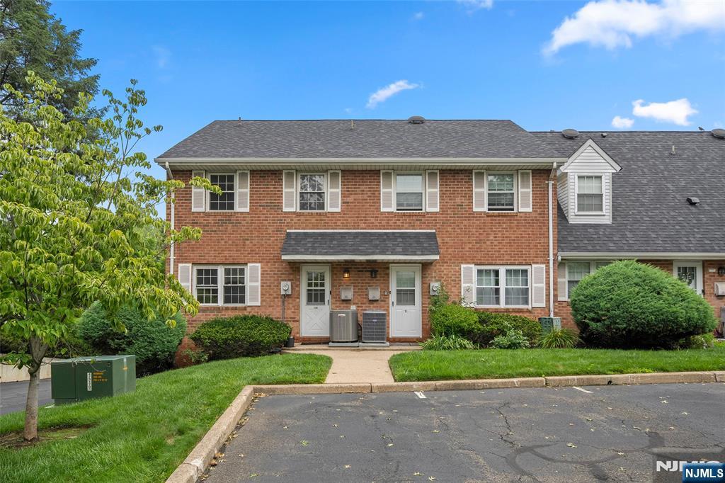 156 Parkview Dr #24, Teaneck, NJ 07666