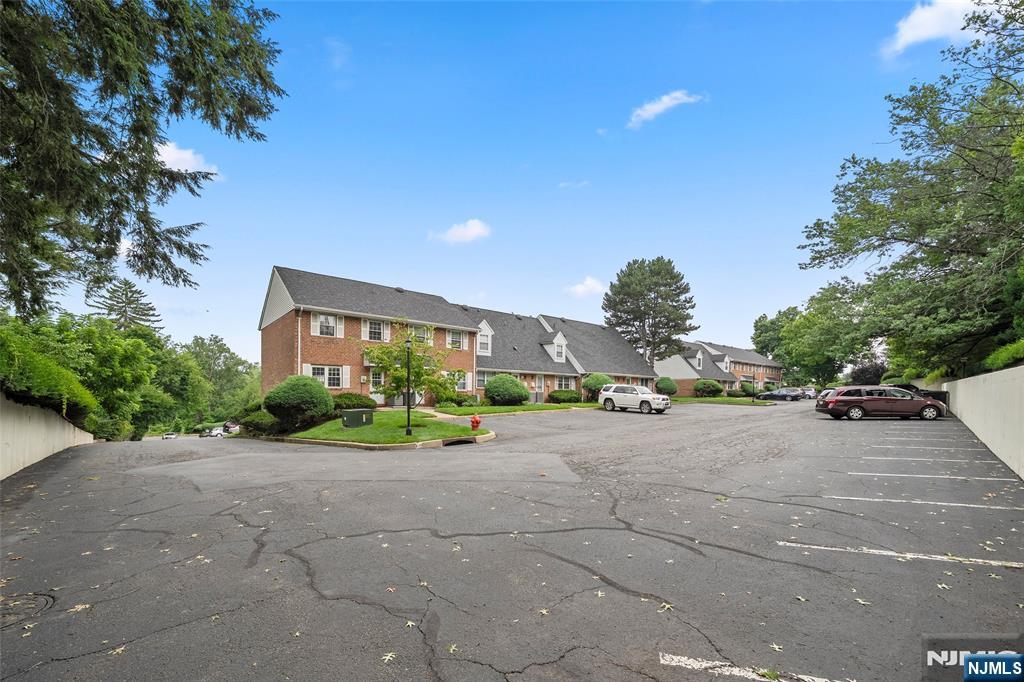 156 Parkview Dr #24, Teaneck, NJ 07666
