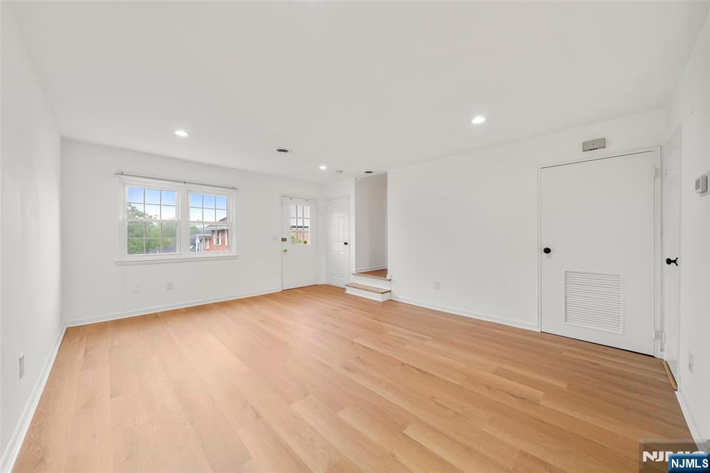 156 Parkview Dr #24, Teaneck, NJ 07666
