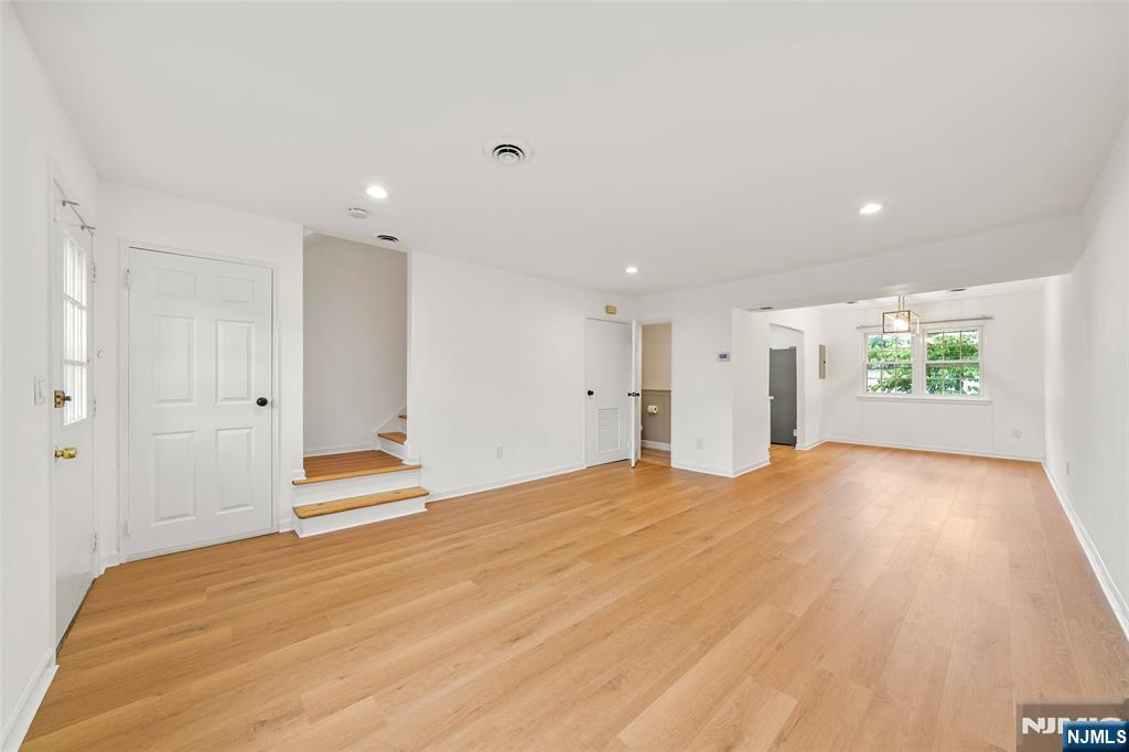 156 Parkview Dr #24, Teaneck, NJ 07666