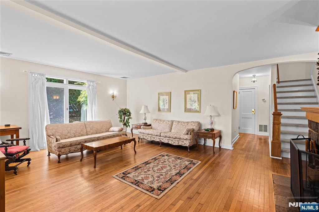 243 W Saddle River Road - Photo 4