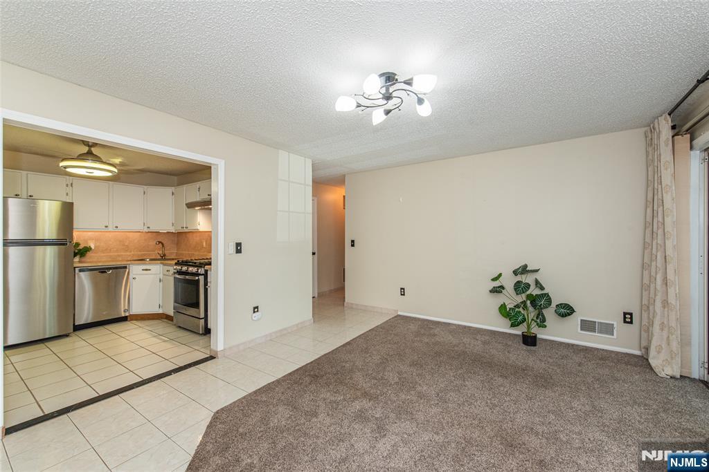 540 Holly Court - Photo 4
