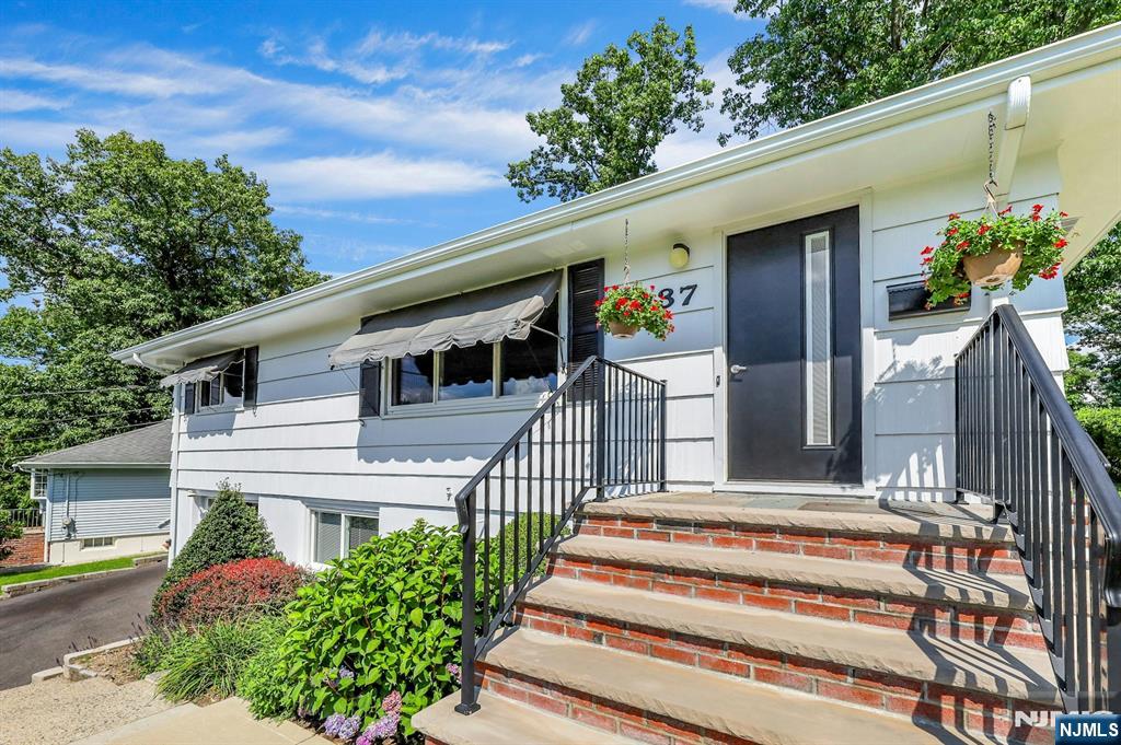 37 Hilltop Terrace - Photo 2