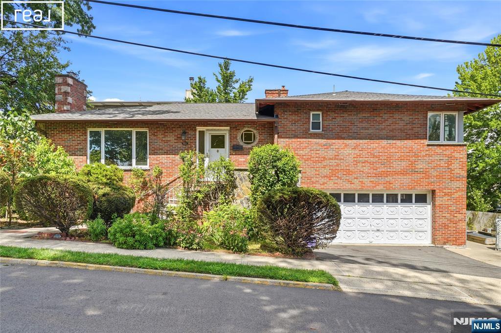 253 McElroy Avenue - Photo 1