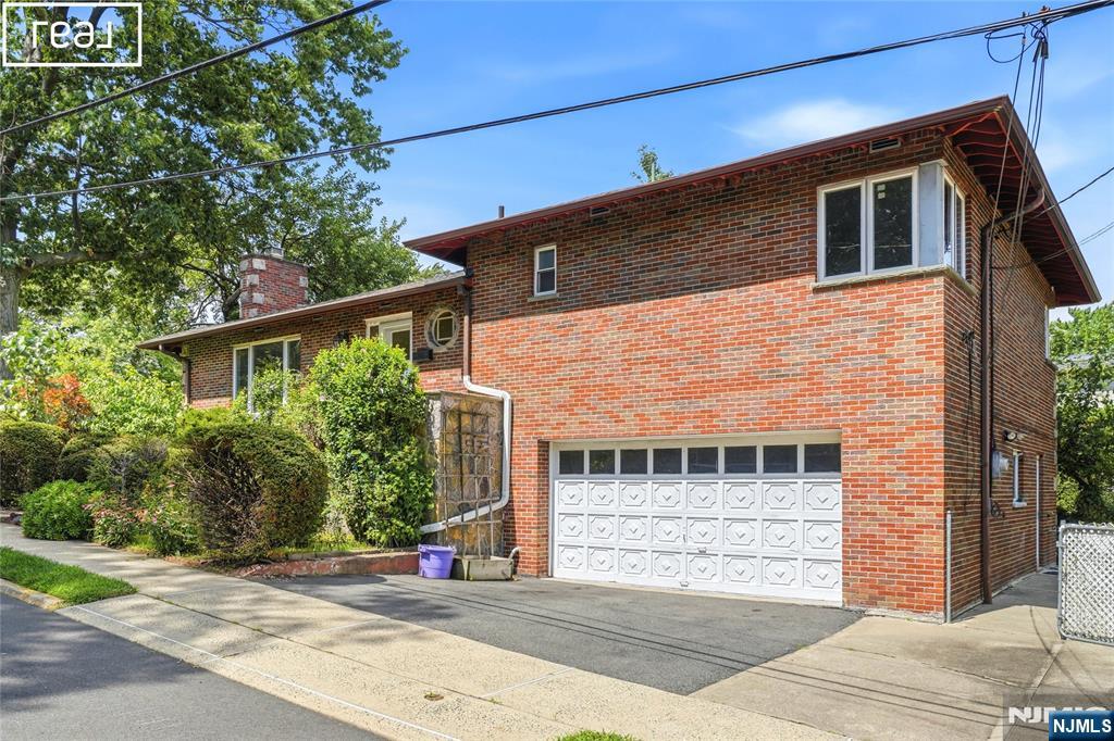 253 McElroy Avenue - Photo 4