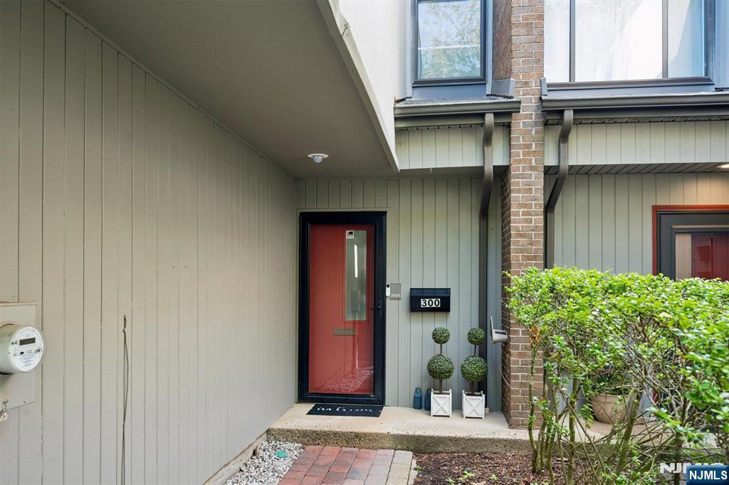 300 Pond Court 5E - Photo 4