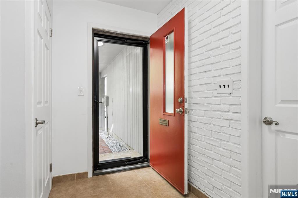 300 Pond Court 5E - Photo 5