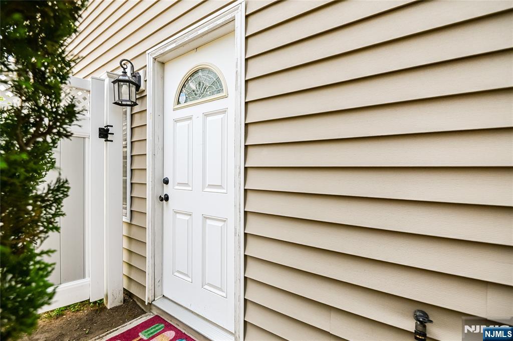8 Chamberlain Avenue 1 - Ground L - Photo 2