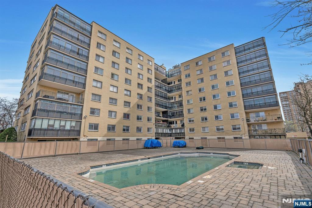 2185 Lemoine Ave #2C, Fort Lee, NJ 07024