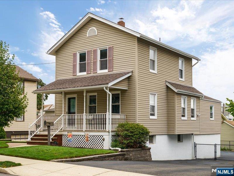 521 9th Street - Photo 1