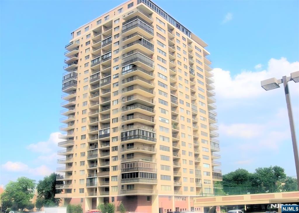 1203 River Road 20G - Photo 1