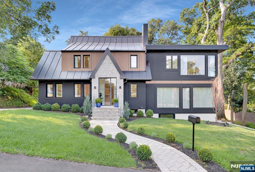 226 Haworth Avenue - Photo 2