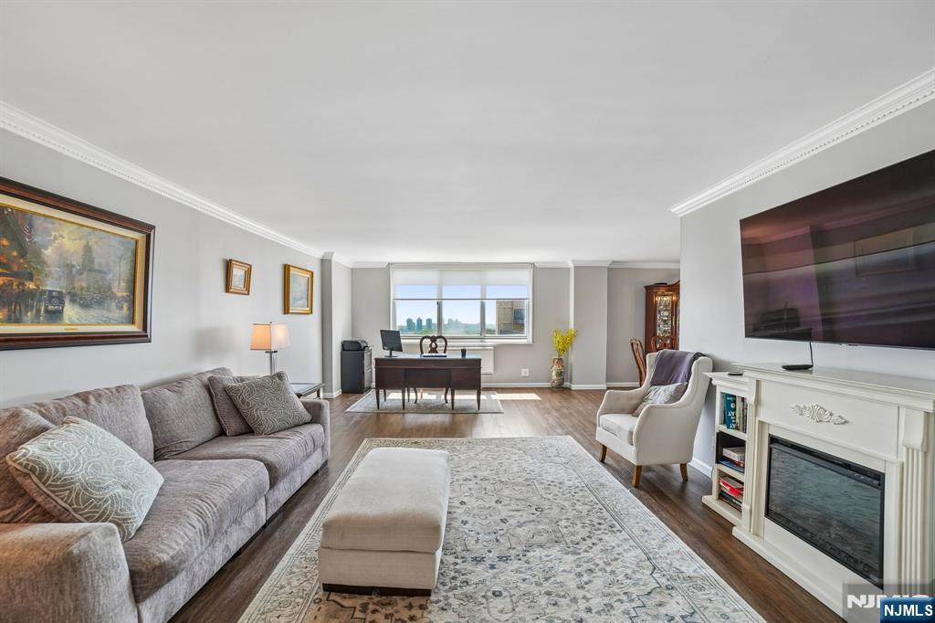 2150 Center Avenue 16G - Photo 4