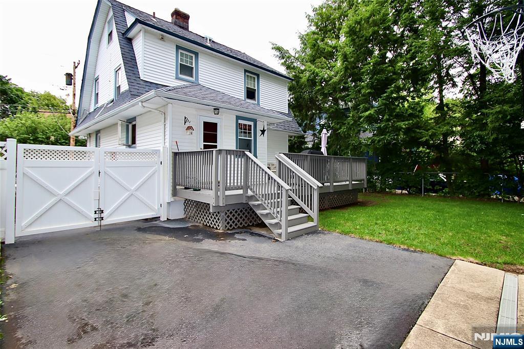 13-08 Ellis Avenue