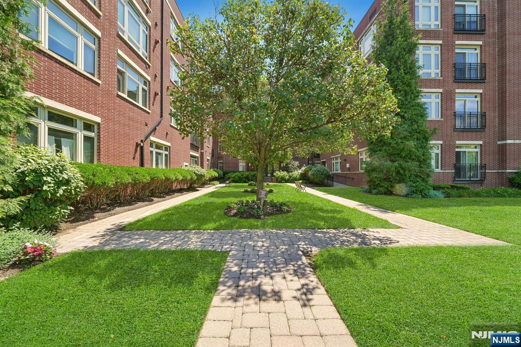 1119 Riverview Avenue 119 - Photo 1