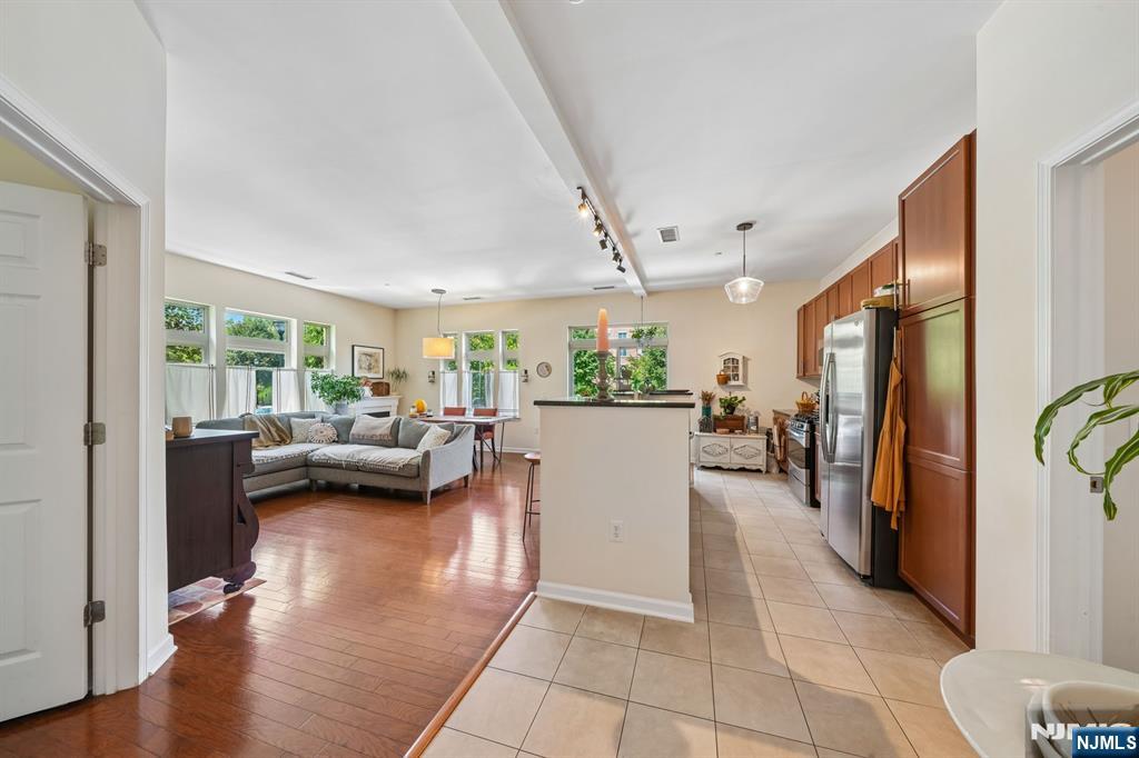 1119 Riverview Avenue 119 - Photo 2