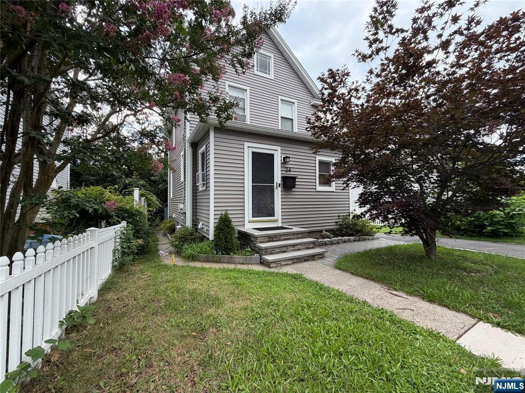 24 Roosevelt Ave, Bergenfield, NJ 07621