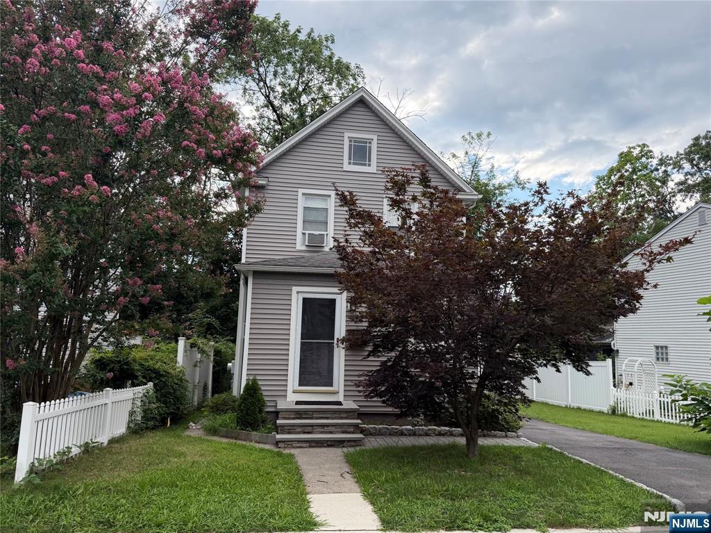 24 Roosevelt Ave, Bergenfield, NJ 07621